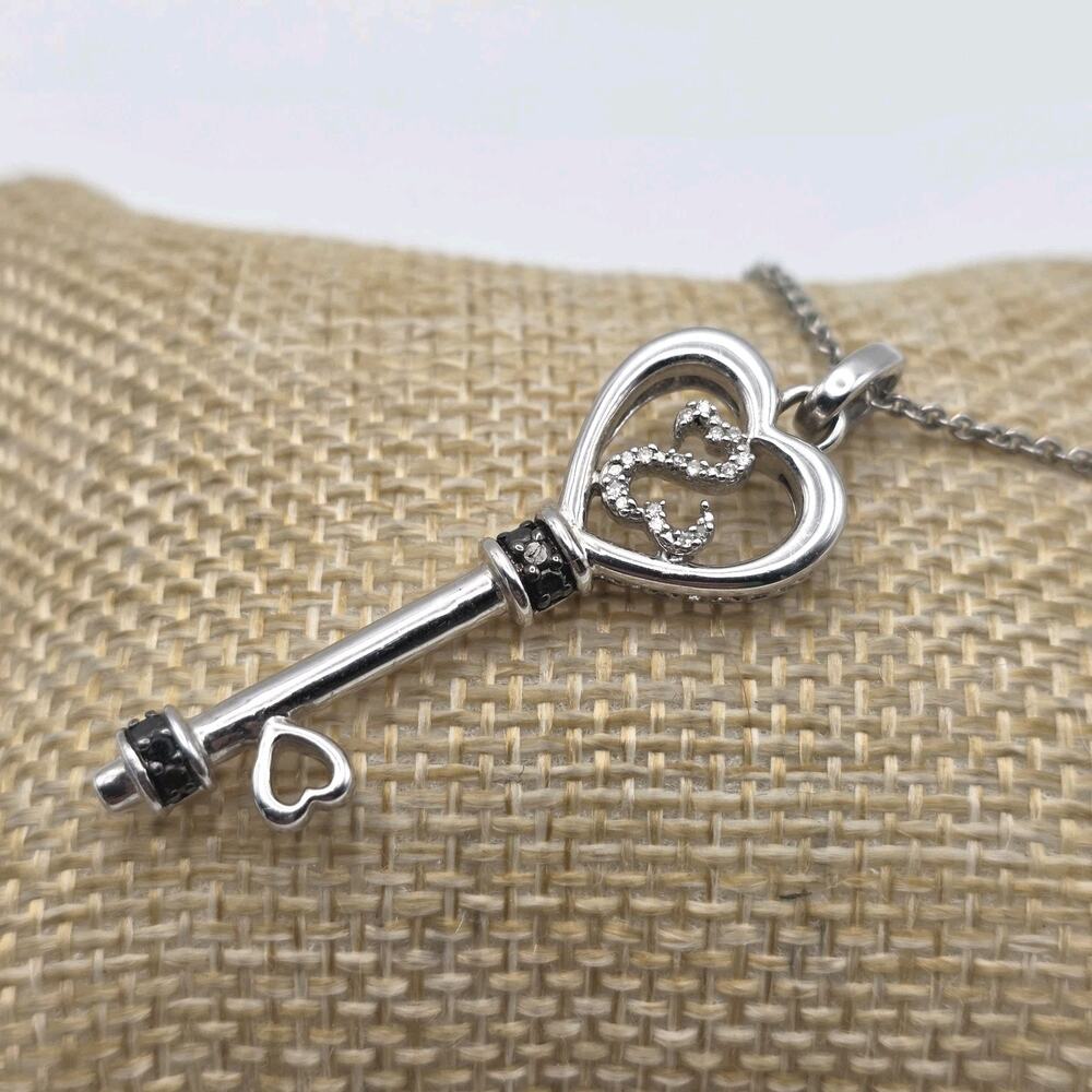 925 Sterling Silver Jane Seymour Open Heart Key Diamond Pendant 18" Necklace
